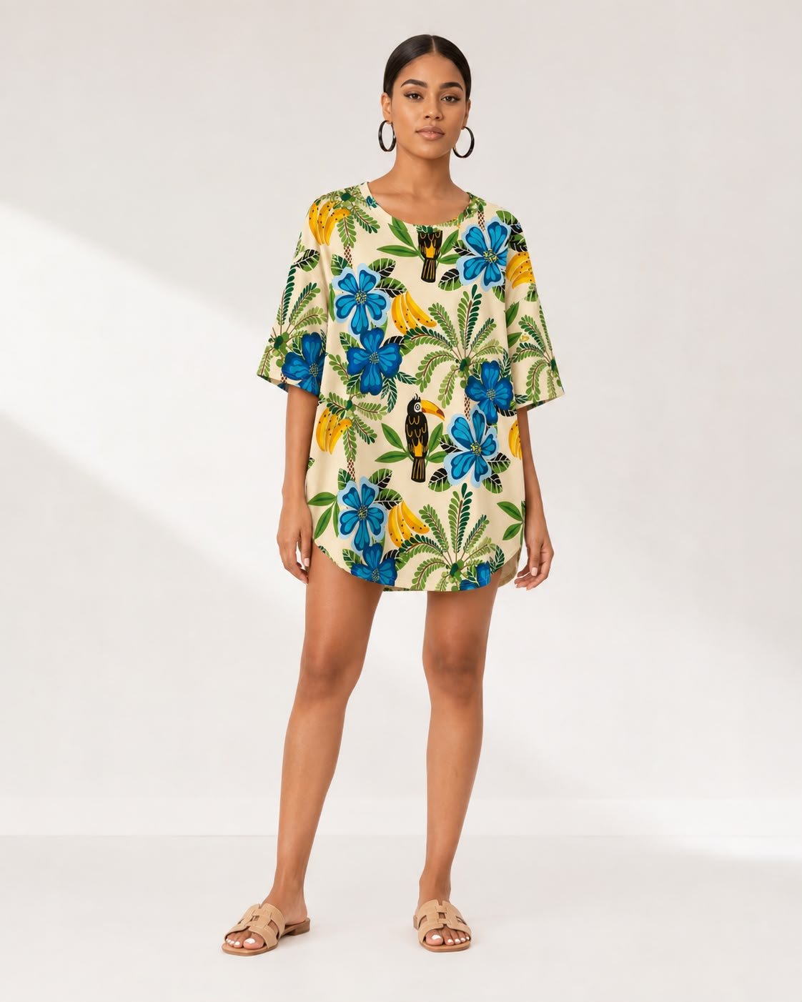 Kjole med toucan- og blomstermotiv - The Trend Haven